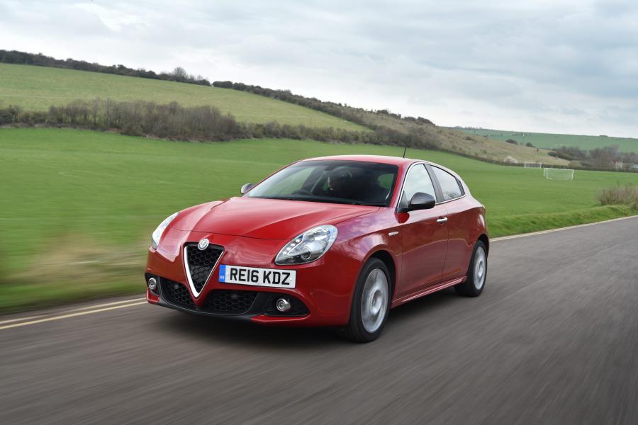  Alfa Romeo Giulietta 2016 года  (UK) (фото 29 из 44)